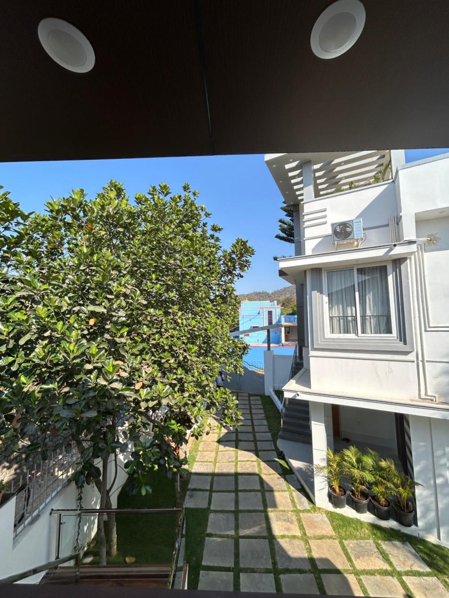 Sapphire Stayss Yelagiri Exterior foto